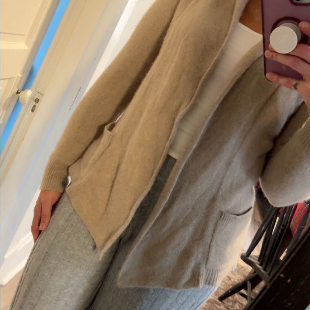 Banana Republic tan Heritage 100% Cashmere Cardigan with pockets - Picture 5 of 5